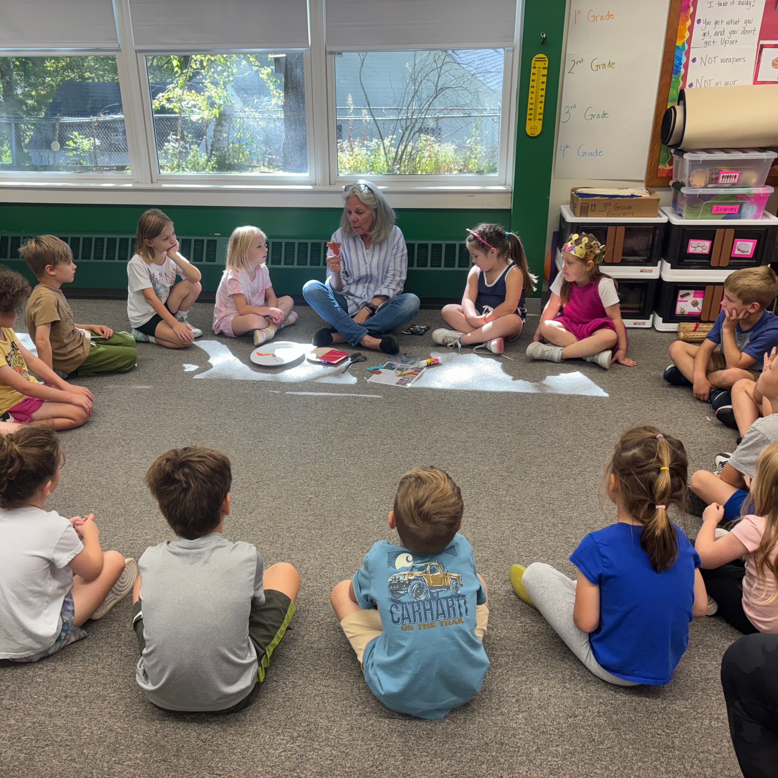 K/1 students in a circle.