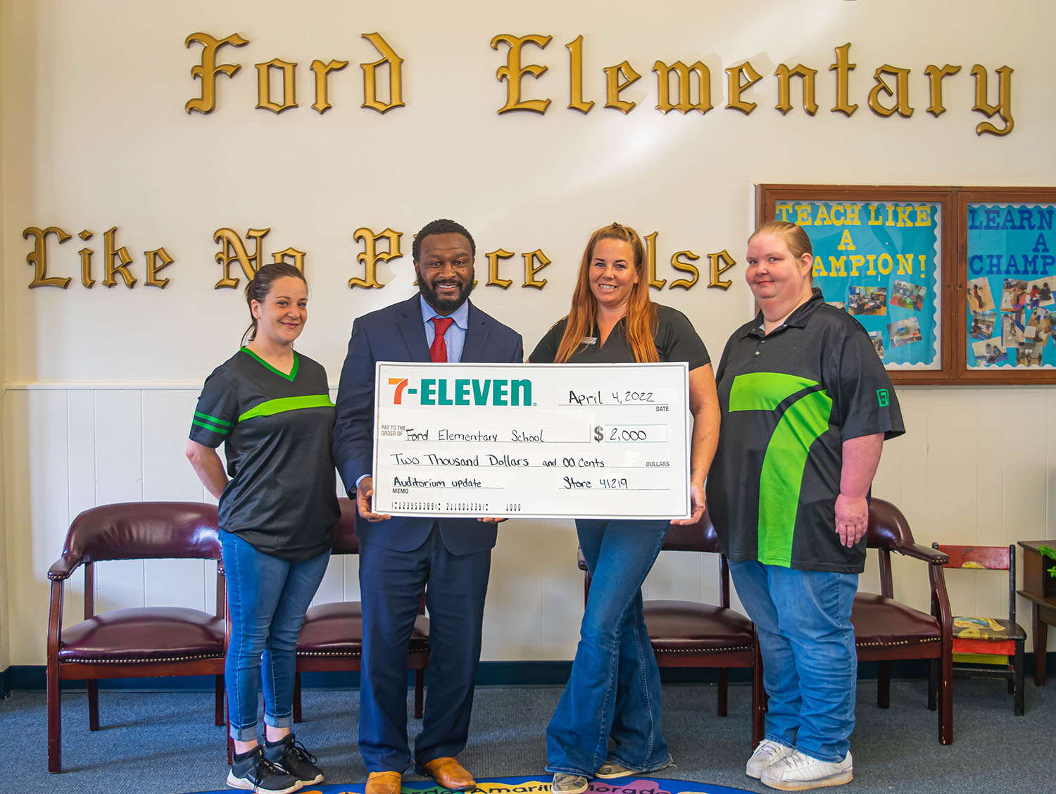 7-Eleven Donates to Ford Elementary