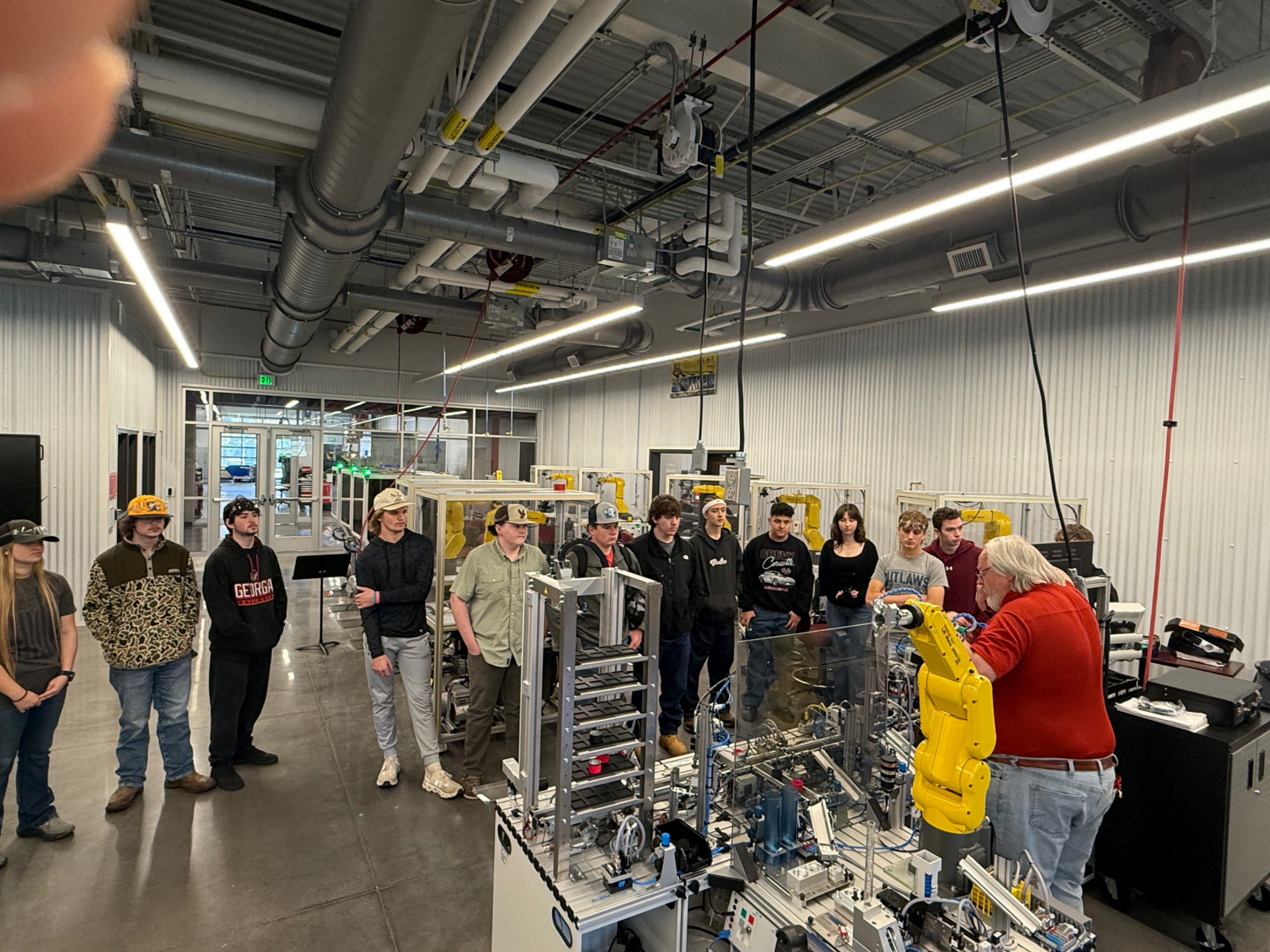students visiting the advanced manufacturing center at GSCC