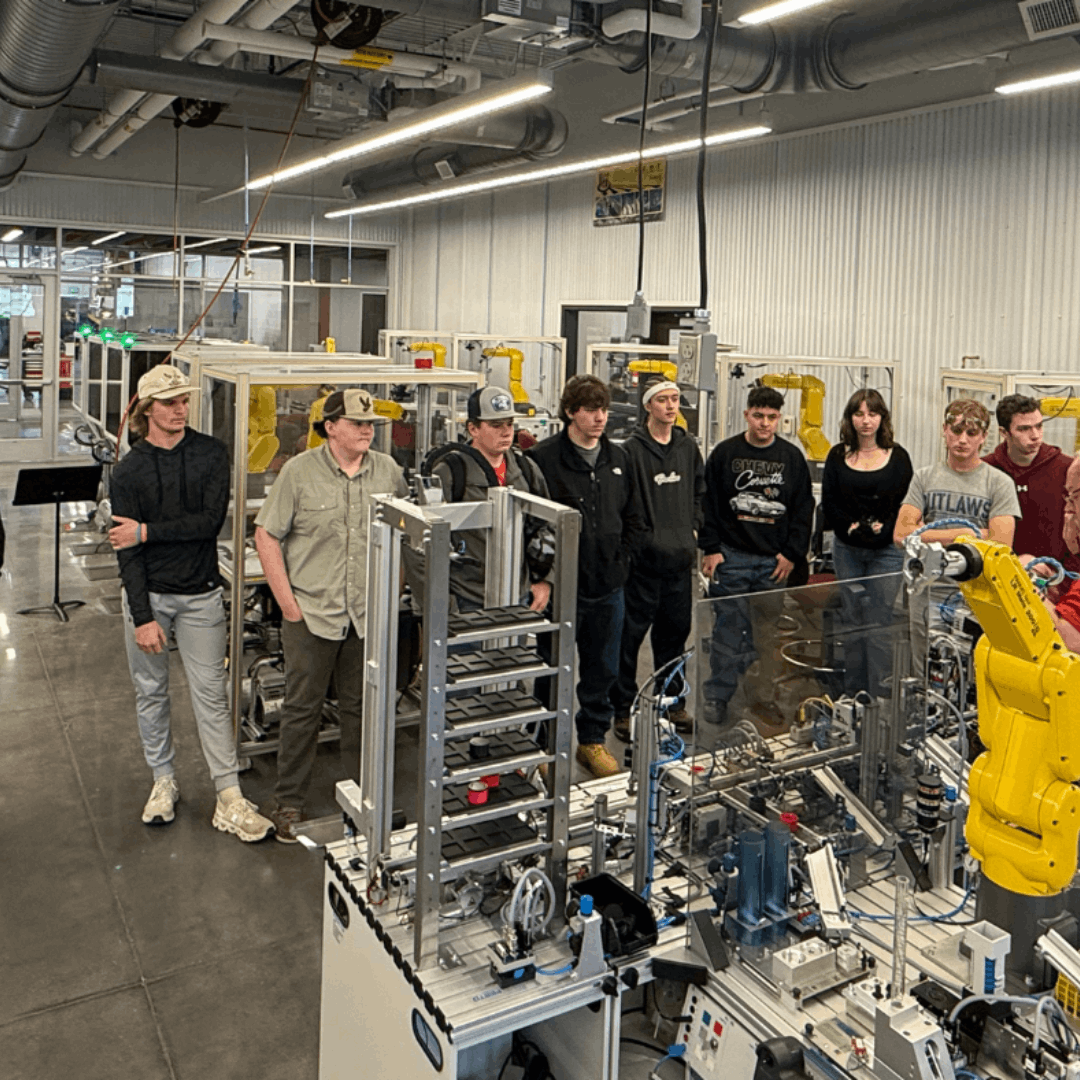 students visiting the advanced manufacturing center at GSCC