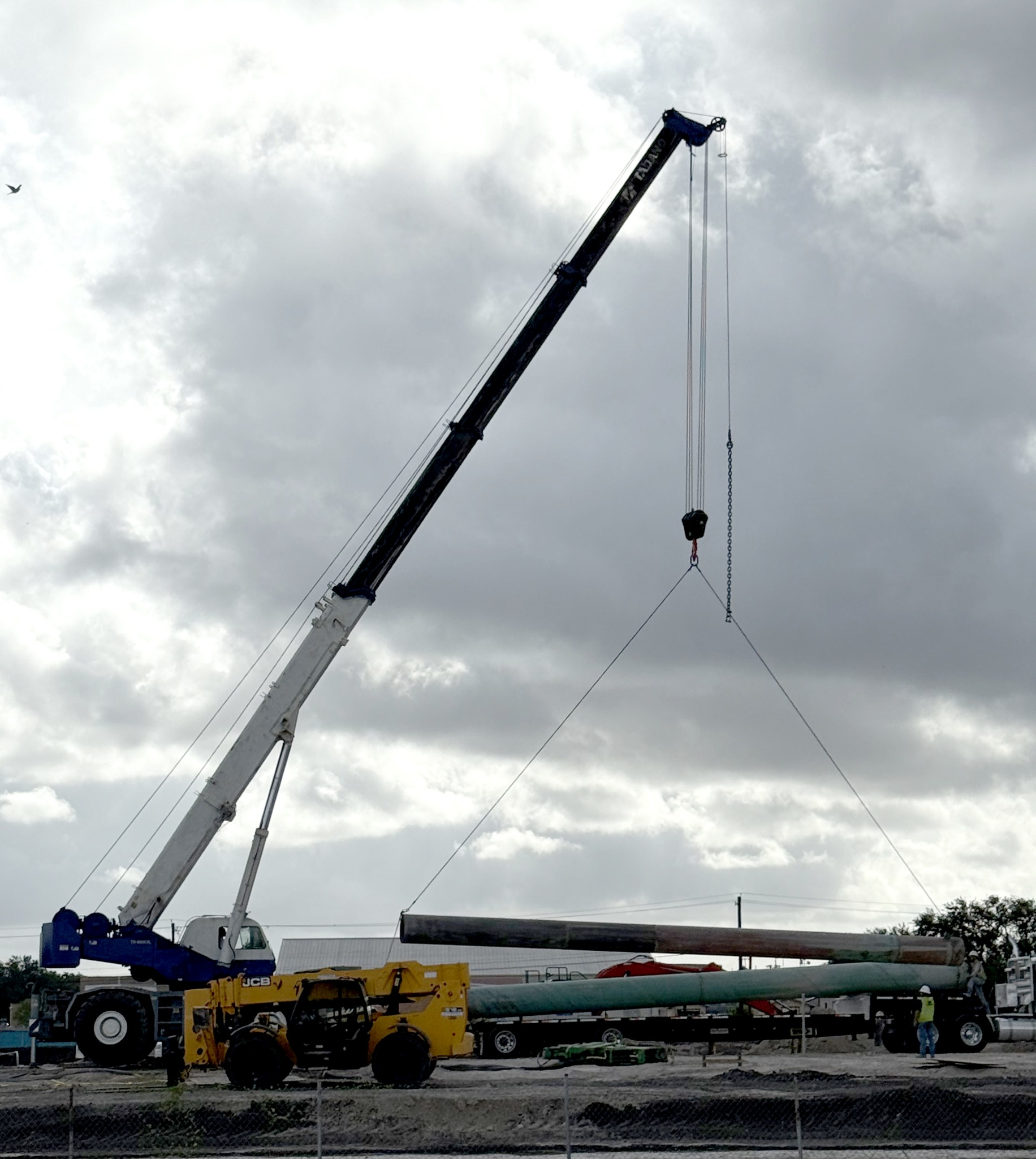 Crane hauling pipe