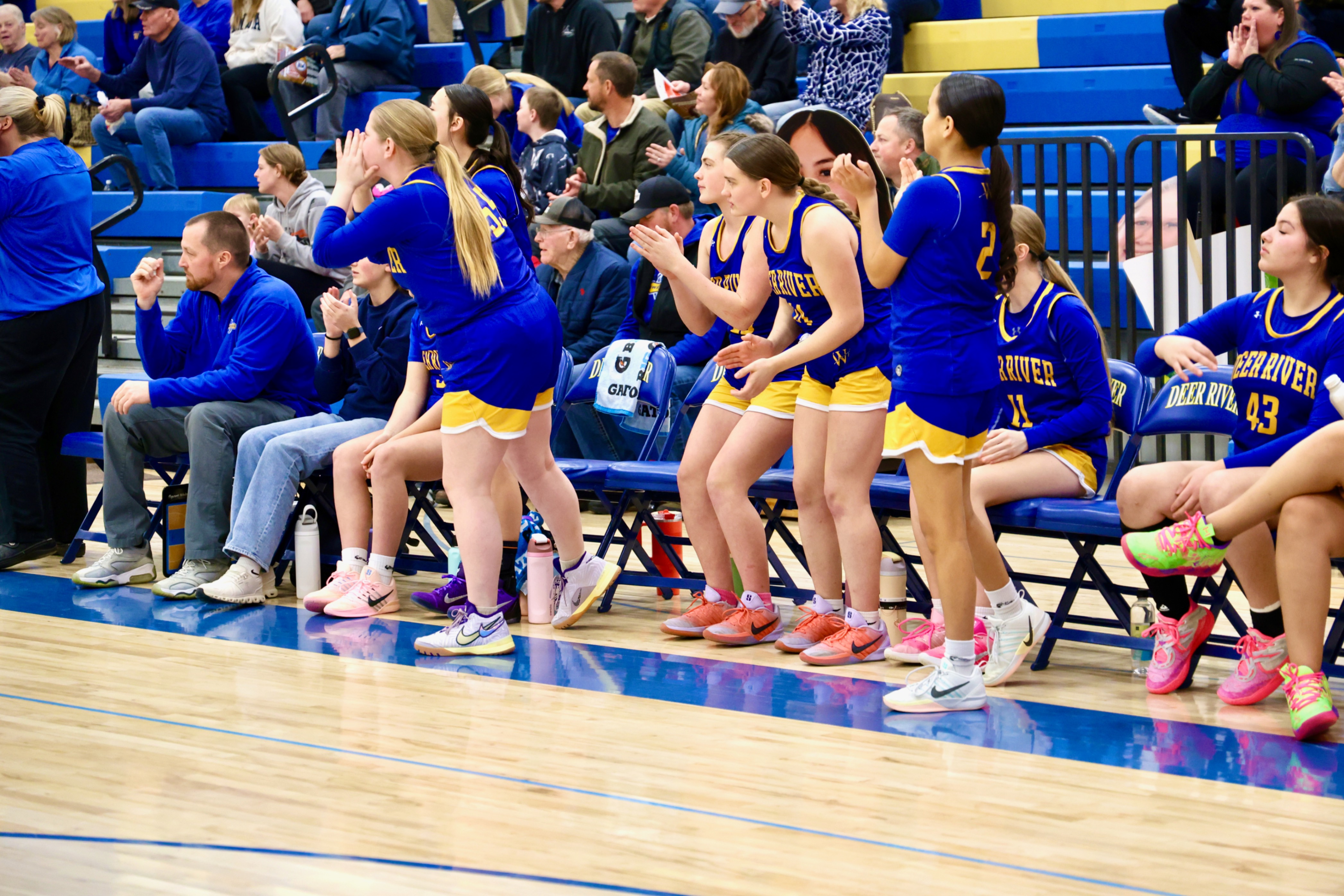 Bench Cheering!