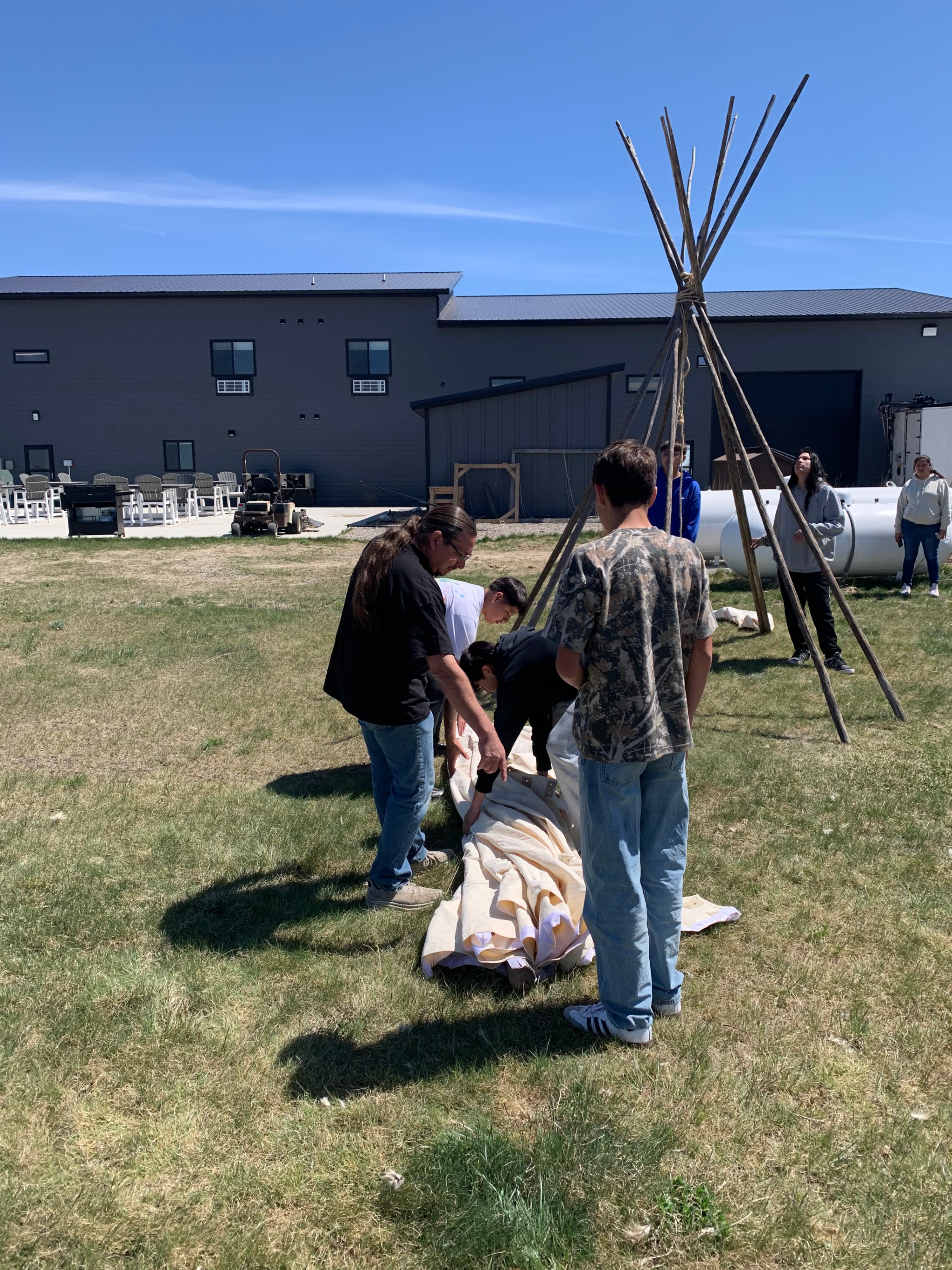 Tipi raising at Wozu