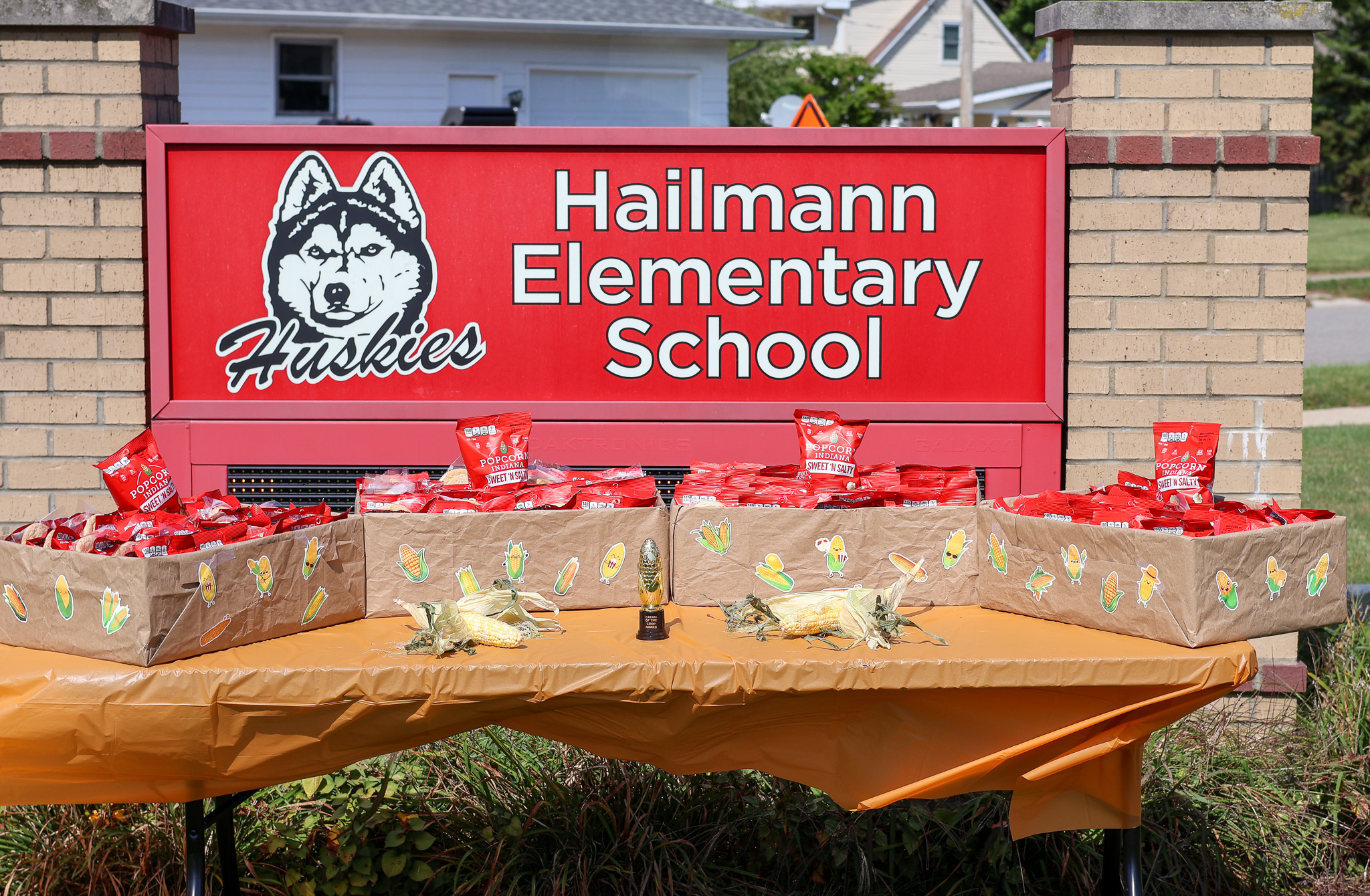 Hailmann Elementary Hosts Inaugural "Corn Husk-Off" Combining Education with Sustainability