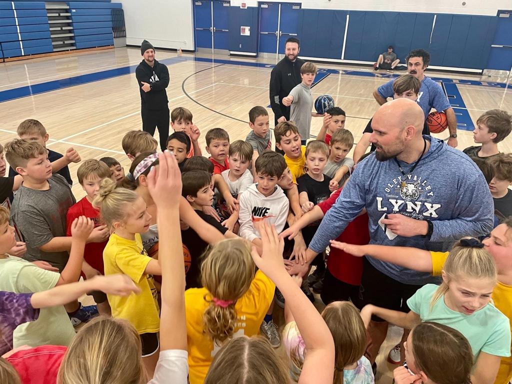 students in gym class