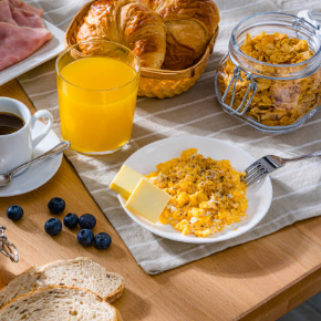 Various breakfast foods