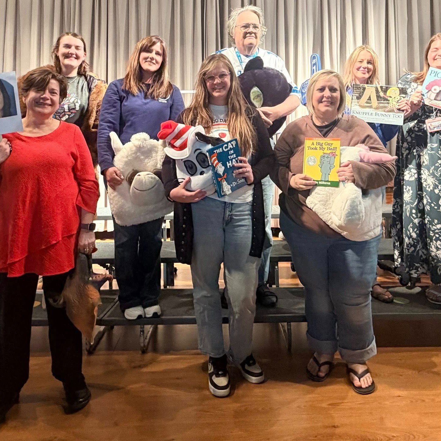 WWRES Hosts Chorus Concert, Masked Reader Reveal
