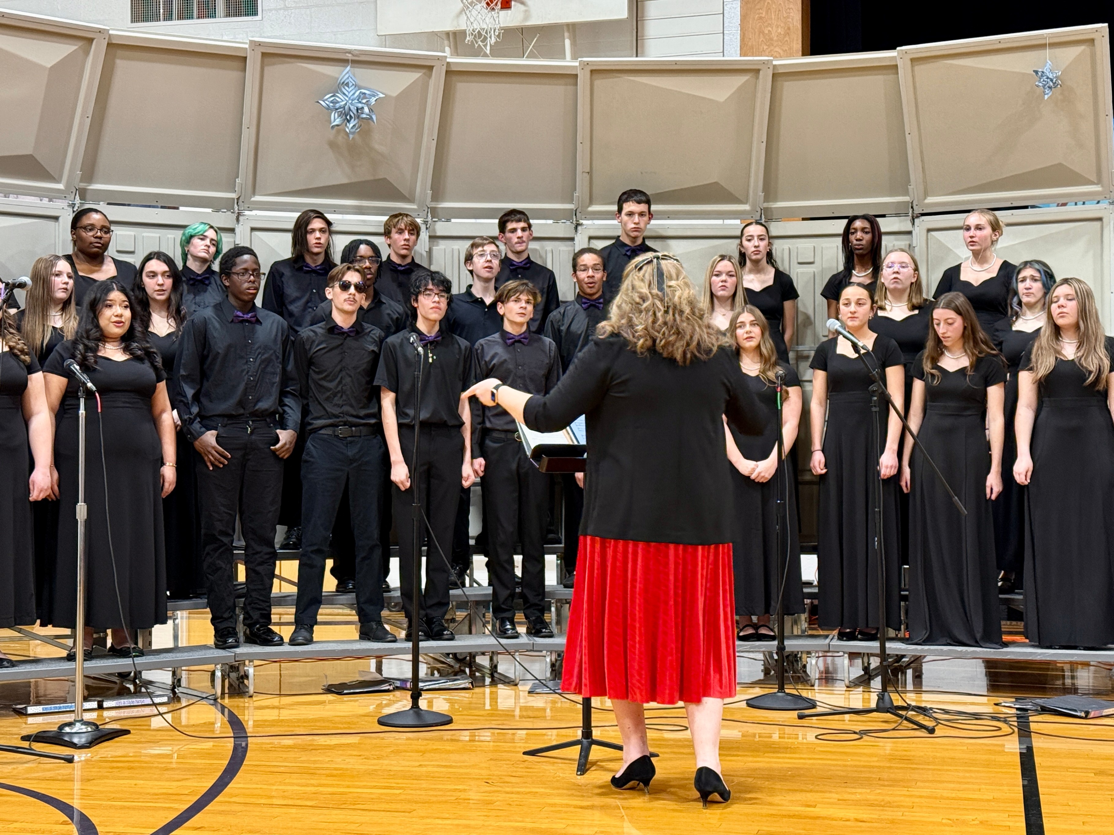 SHS Choir Performs at Music Winter Extravaganza