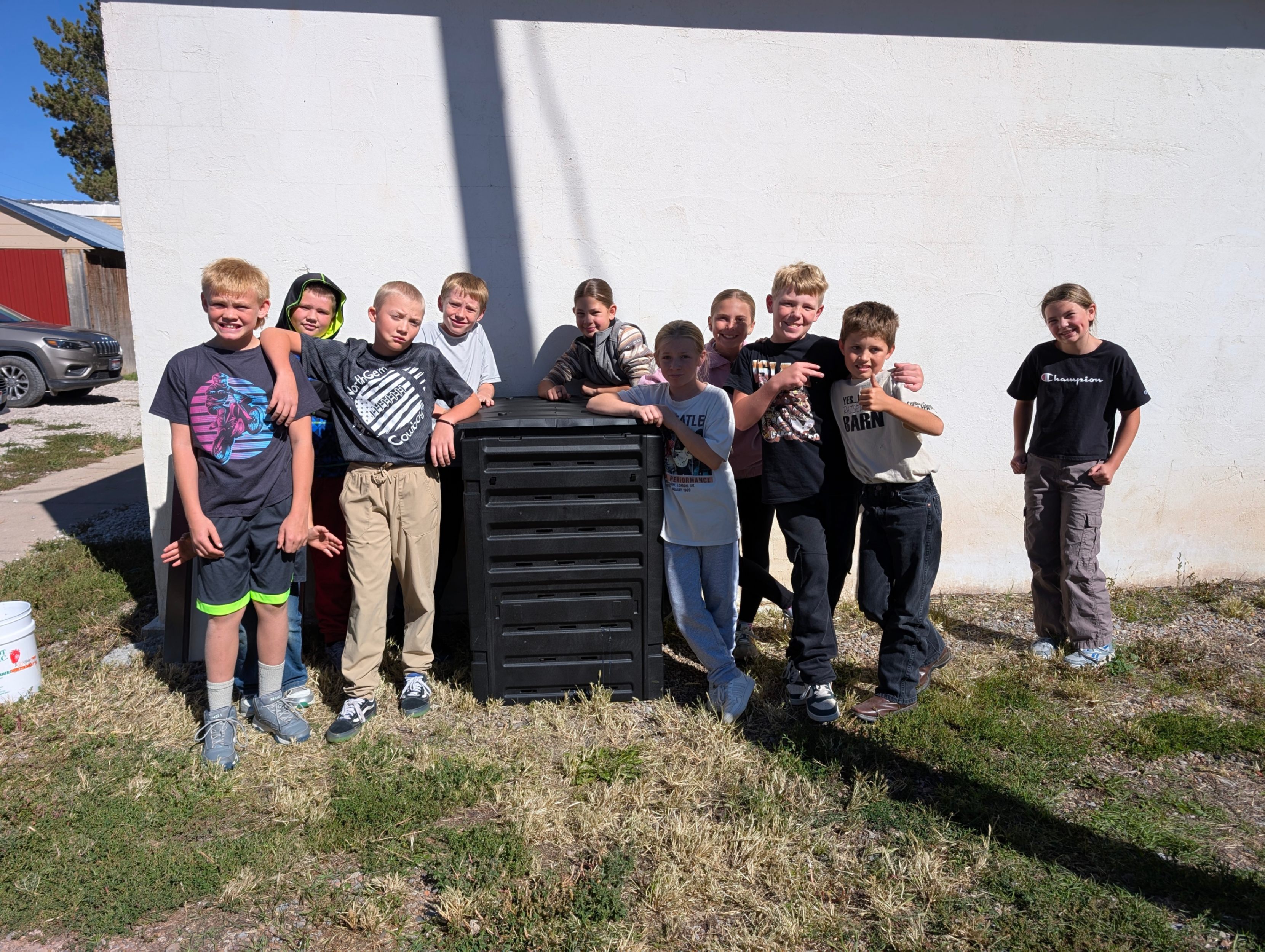 5th Graders composting project